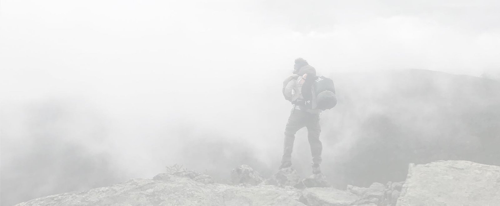 balazs-busznyak-3mtcyvbAqzM-unsplash Aiebao Kangourou Orange 3 Position 4 à 20 kg